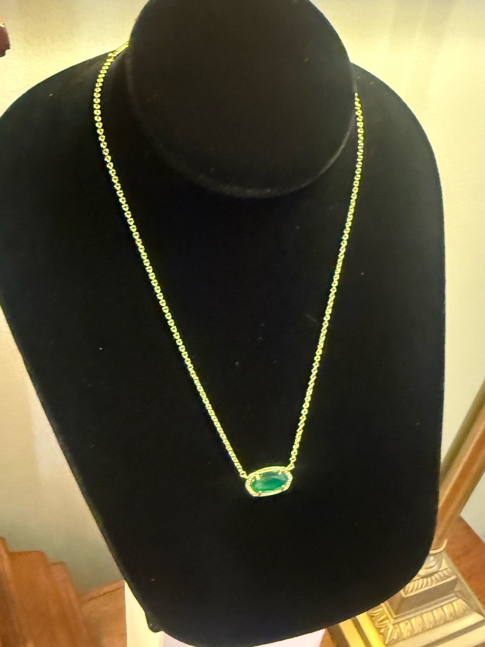 Kendra Scott Elisa 14K Gold Pendant Necklace in Emerald Cat’s Eye - Picture 7 of 12